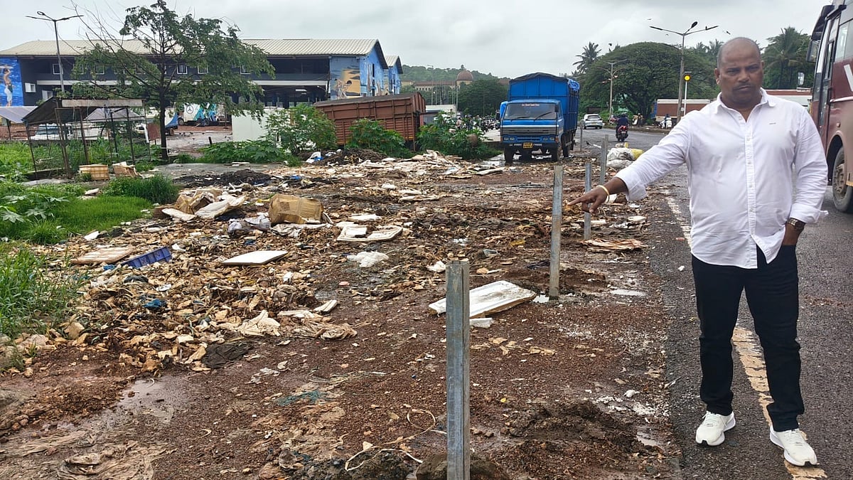 Railing Near Road at SGPDA Market Sparks Safety Concerns, No Setback Maintained