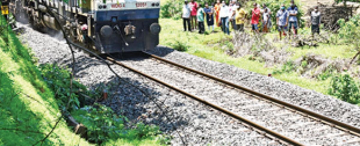 Railways buried storm  water drains, allege Velsao-Pale locals