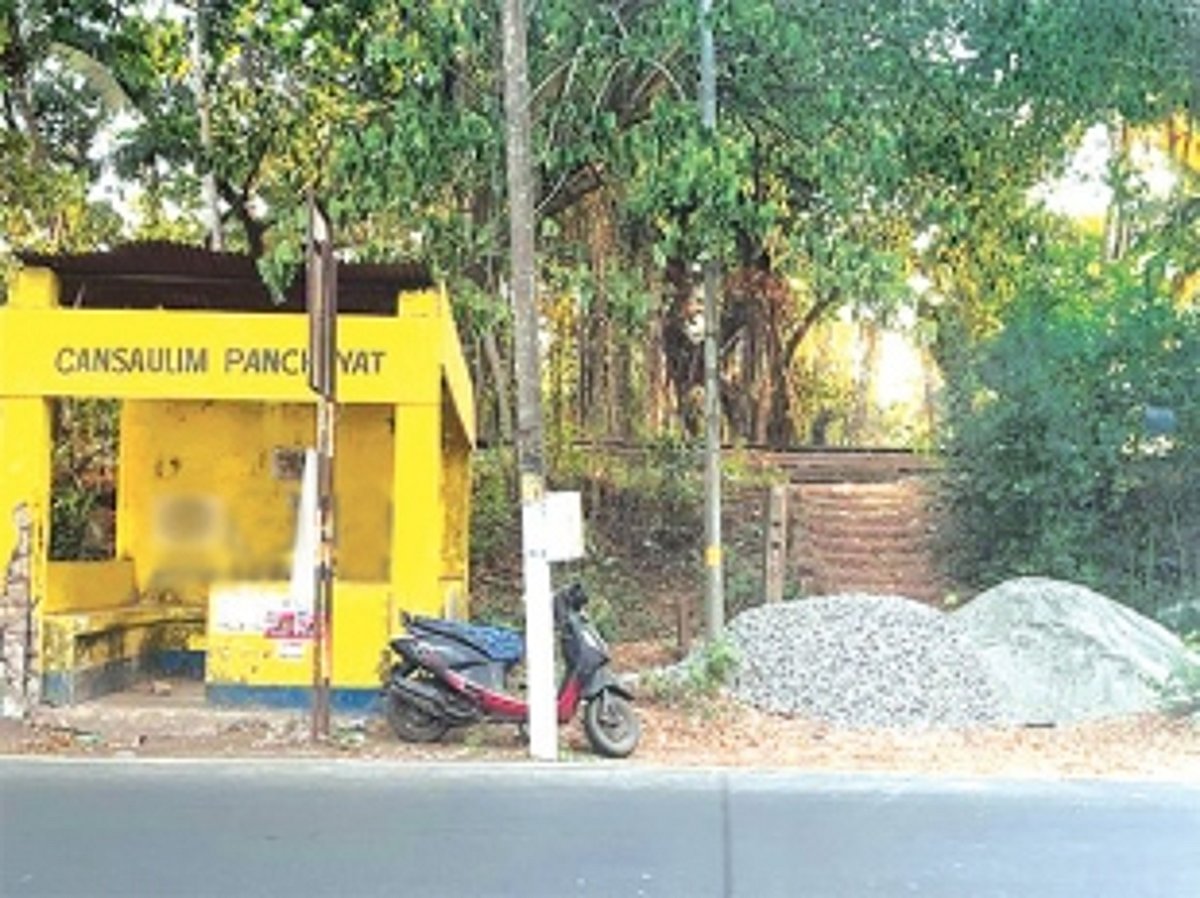 Railways under fire for blocking traditional thoroughfare in Cansaulim, carrying out construction late at night