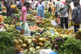 Rain fails to deter festive shoppers  in Vasco