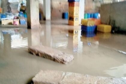 Rain inundates Ponda fish market;  locals, vendors inconvenienced