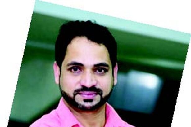 Rajdeep ‘Vasanti’ Naik exposes ‘kala’  of deterioration at Kala Academy,  during the staging of his ‘natok’