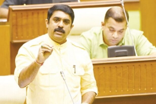 Rallying the Opposition, Vijai flusters the government during the assembly