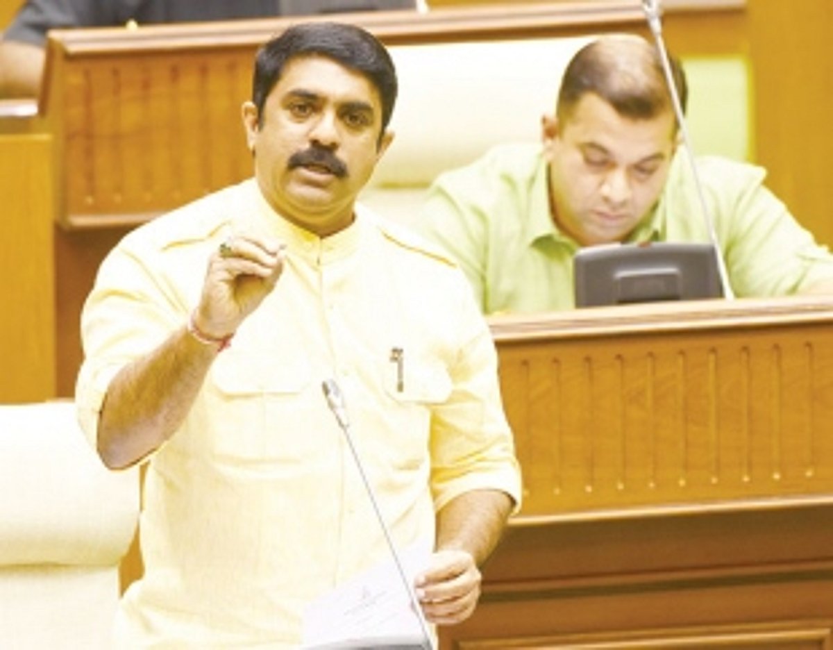 Rallying the Opposition, Vijai flusters the government during the assembly