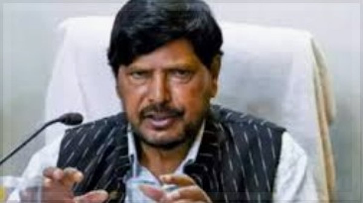 Ramdas Athawale Suggests Memorial for Chhatrapati Sambhaji Maharaj Amid Aurangzeb Tomb Controversy