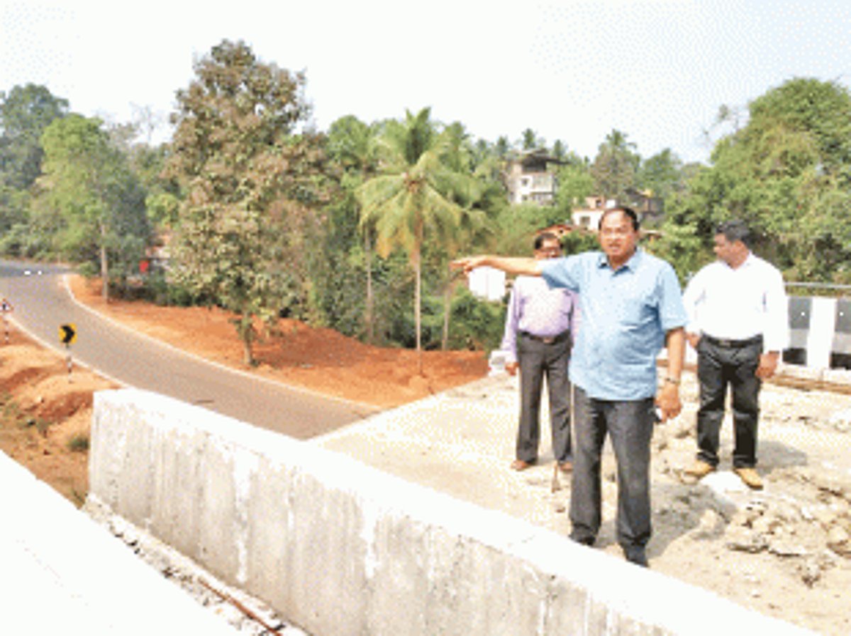 Ravi criticises Sudin for inaugurating Khandepar Bridge before completion