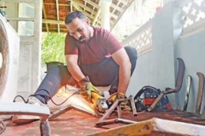 Raze-ing the grass with ‘1 finger’