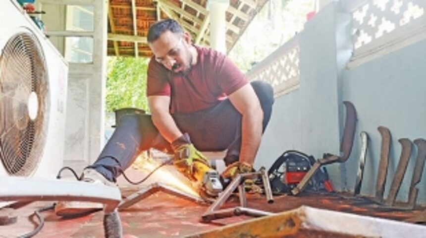 Raze-ing the grass with ‘1 finger’