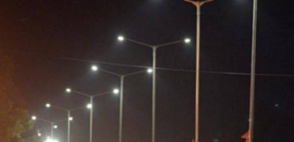 Re-install hanging  LED fixture at Ponda