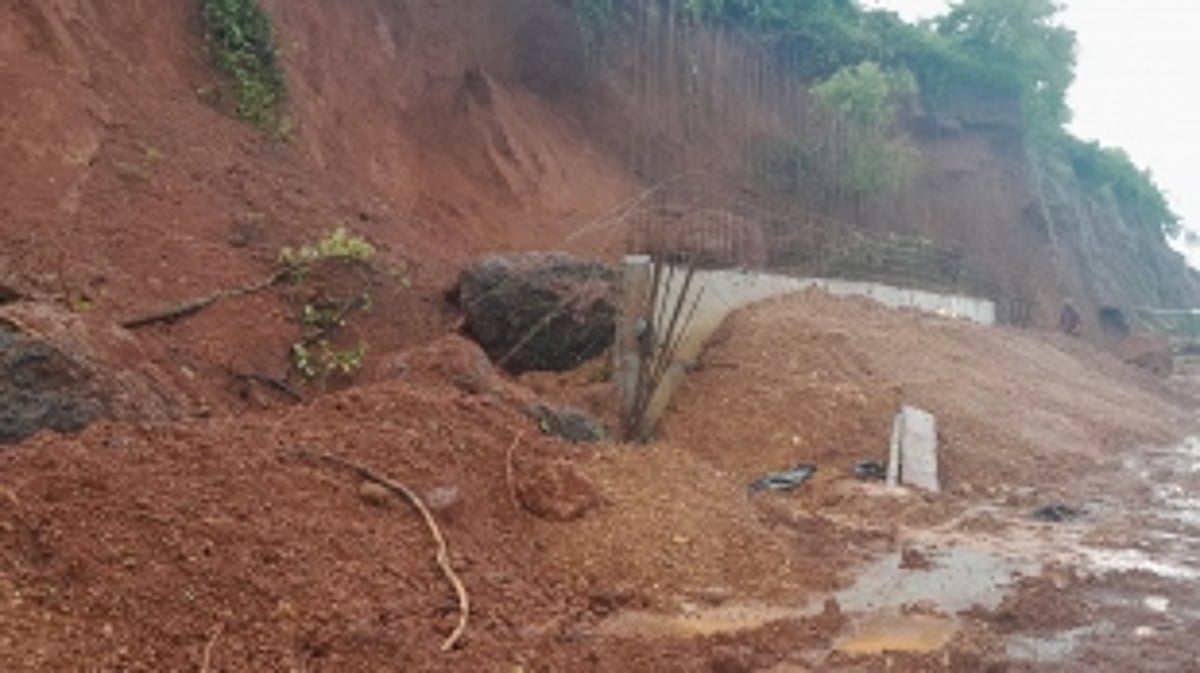 Recurring Hill Collapse on NH-66 in Mahakajan Dhargal Raises Safety Concerns