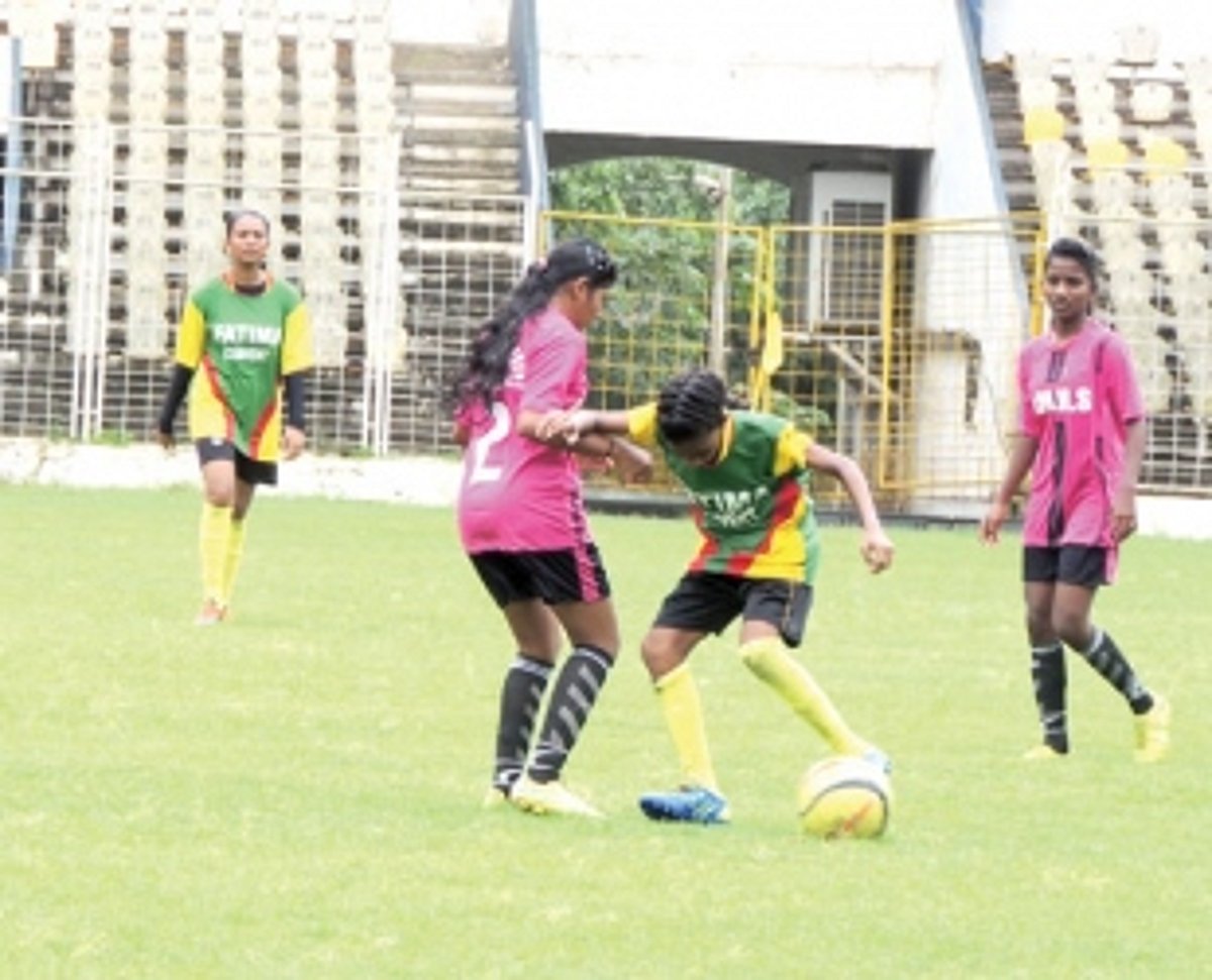 Regina Martyrum HS book semis berth