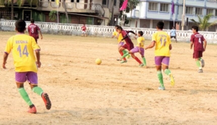 Regina Martyrum edge past St Thomas