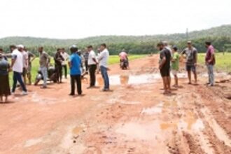 Removal of mud along the link  road in Siolim annoys farmers