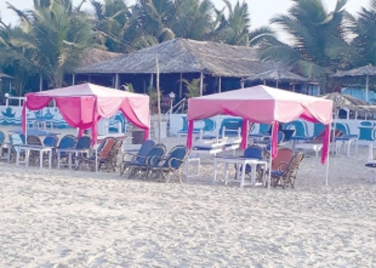 Remove illegal encroachments on Benaulim Beach