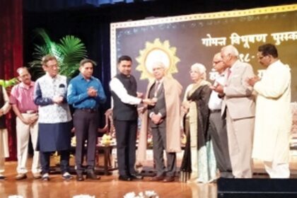 Renowned neurosurgeon Dr Ramani  presented Gomant Vibhushan Award