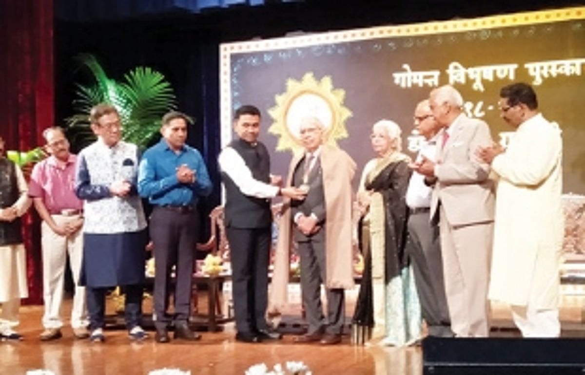 Renowned neurosurgeon Dr Ramani  presented Gomant Vibhushan Award