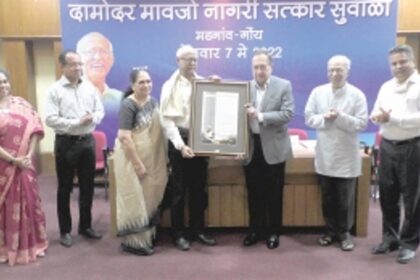 Renowned writer Mauzo felicitated  for receiving Jnanpith Award