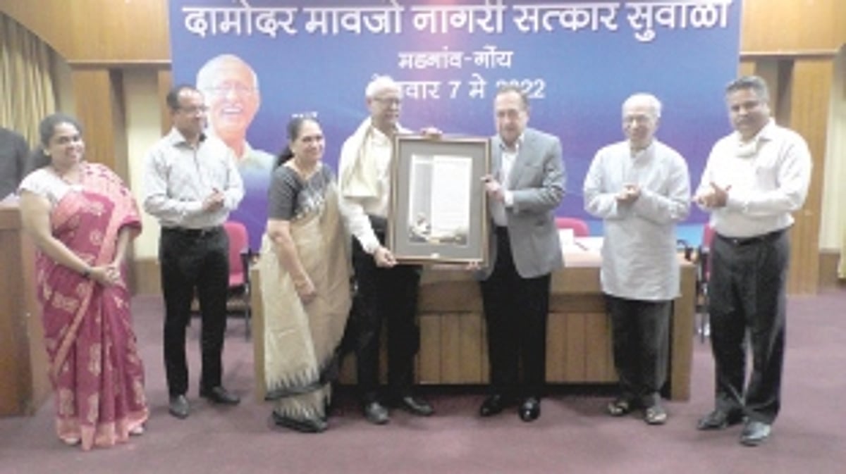 Renowned writer Mauzo felicitated  for receiving Jnanpith Award