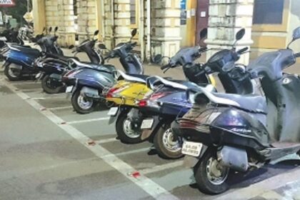 Rental bikes parked around MMC building pose major hardships to people