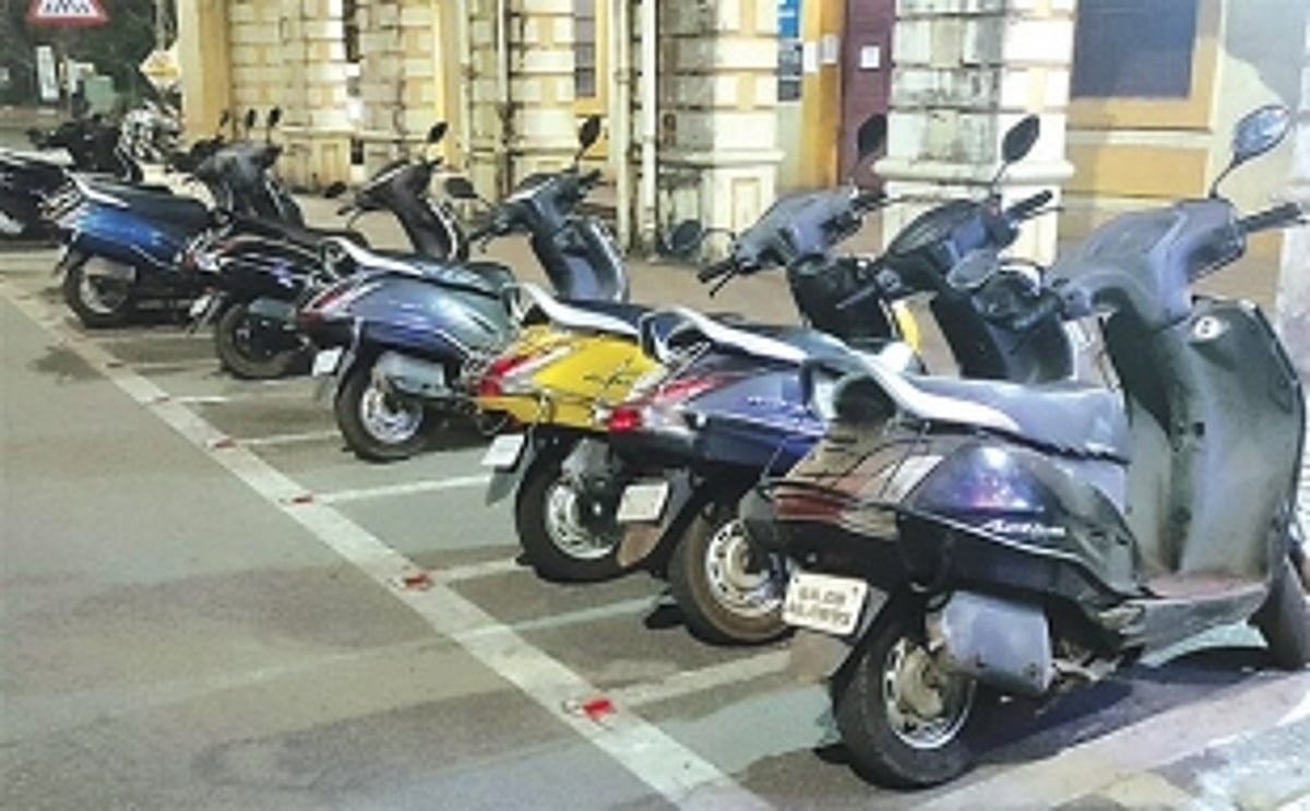 Rental bikes parked around MMC building pose major hardships to people