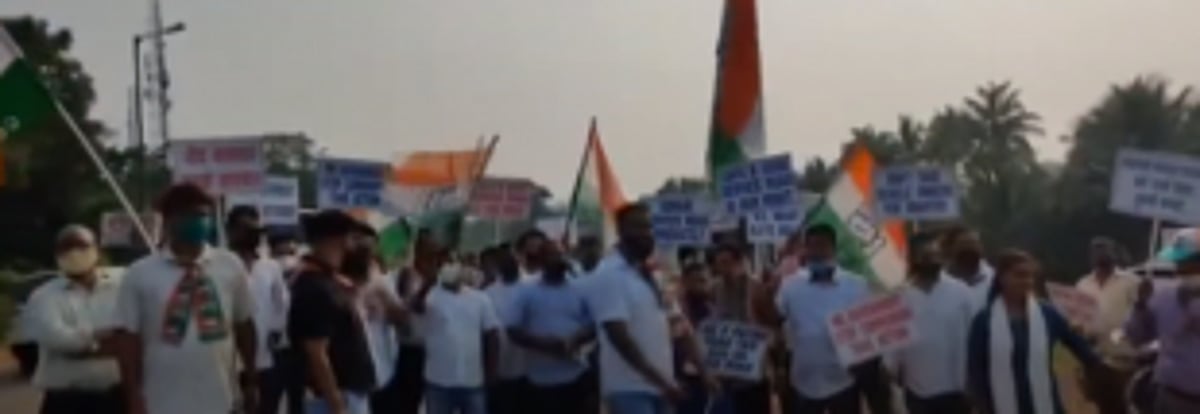 Repair all service roads before Diwali,  Cong gives ultimatum to company