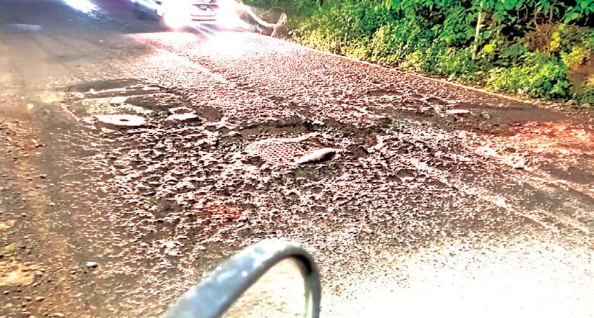 Repair huge potholes on District hospital road 1 Repair huge potholes on District hospital road