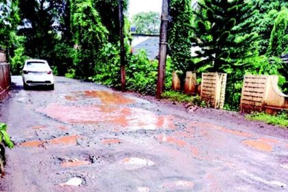 Repair potholes on Siolim-Sodiem-Cunchelim road