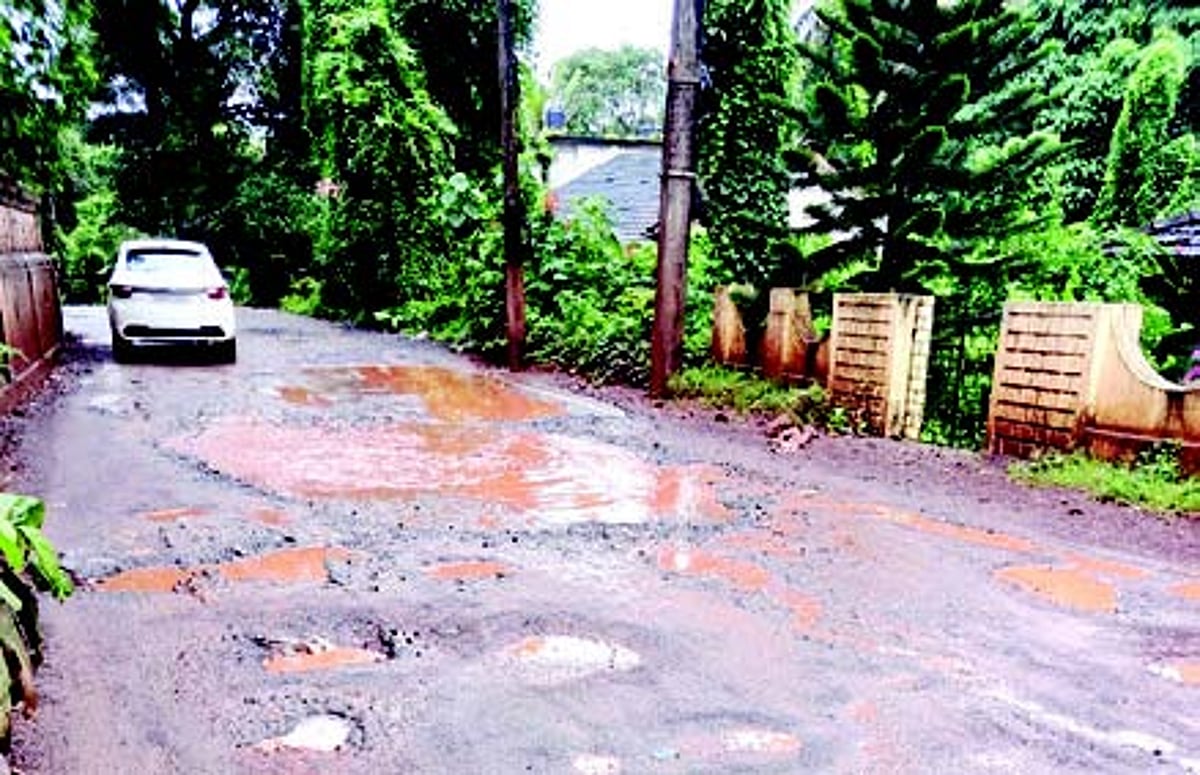Repair potholes on Siolim-Sodiem-Cunchelim road