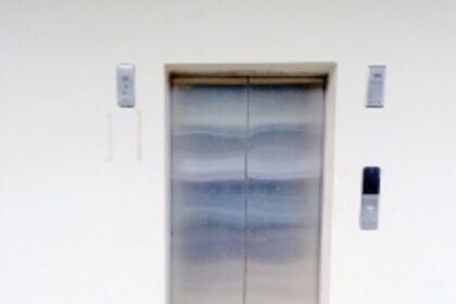 Repair the broken lift at Valpoi