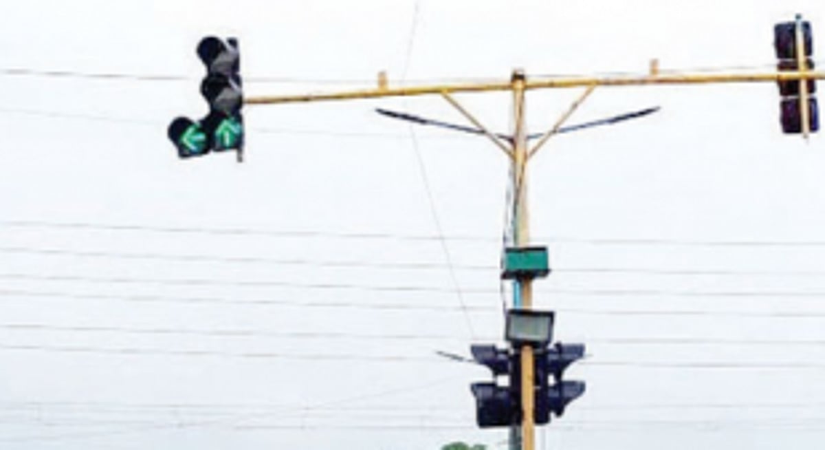 Repair traffic signals at  Margao old market circle