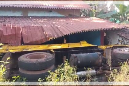 Residents Unharmed as Truck Crashes into House in Shiroda