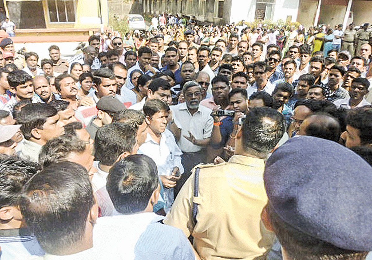 Residents are gathered outside the Canacona police station, even as SP South Shekhar Prabhudessai tries to pacify the crowd.