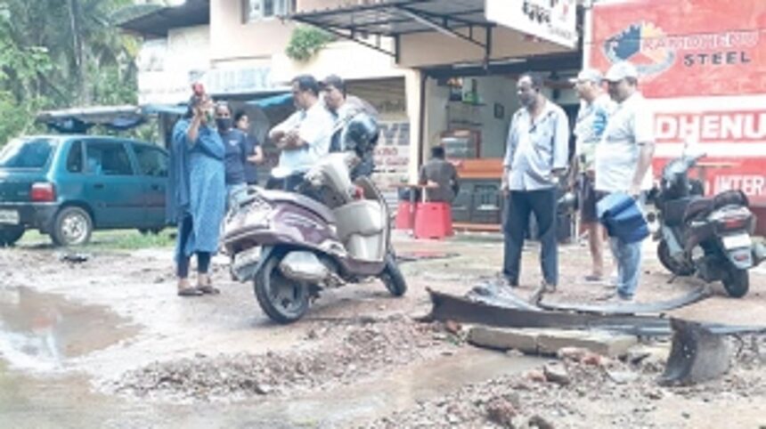 Residents fear health hazards as sewage water getting mixed with rain water 1 Residents fear health hazards as sewage water getting mixed with rain water