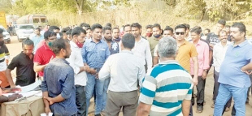 Residents launch morcha on  paper mill industry at Honda