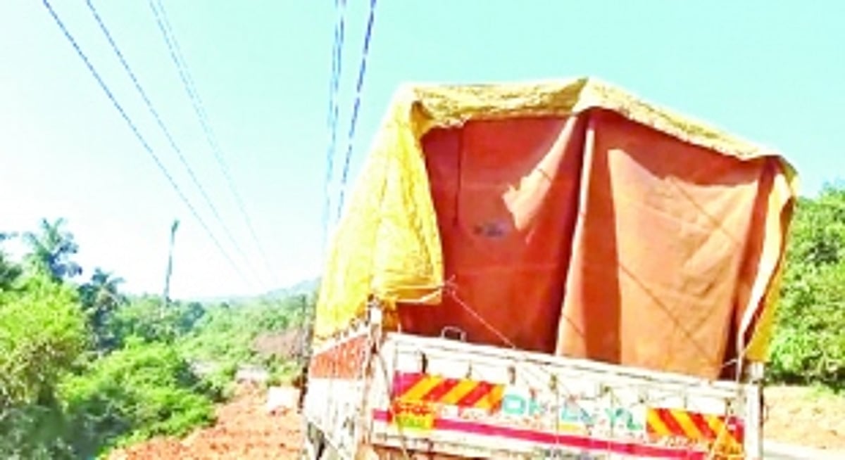 Residents prevent truck from destruction at Bytakhol