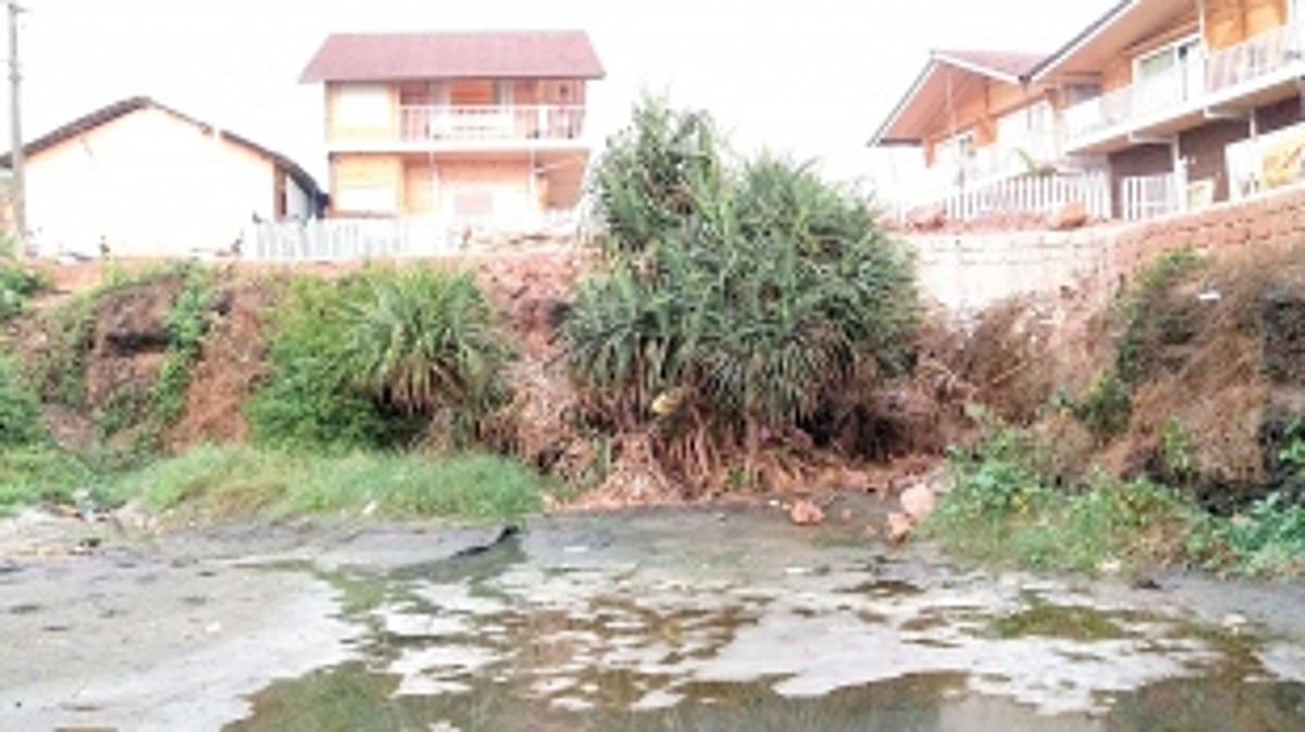 Restaurant releases sewage  water at Arambol beach