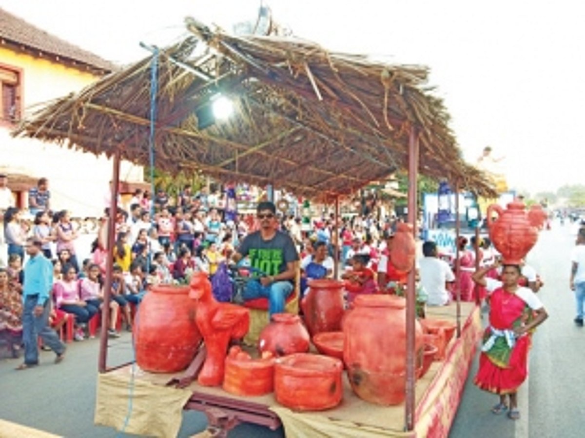 Revellers throng Curchorem  for Carnival floats parade