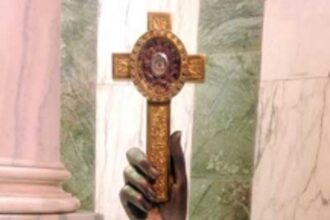 Reverent US parish  melted 350 wedding  rings for SFX reliquary