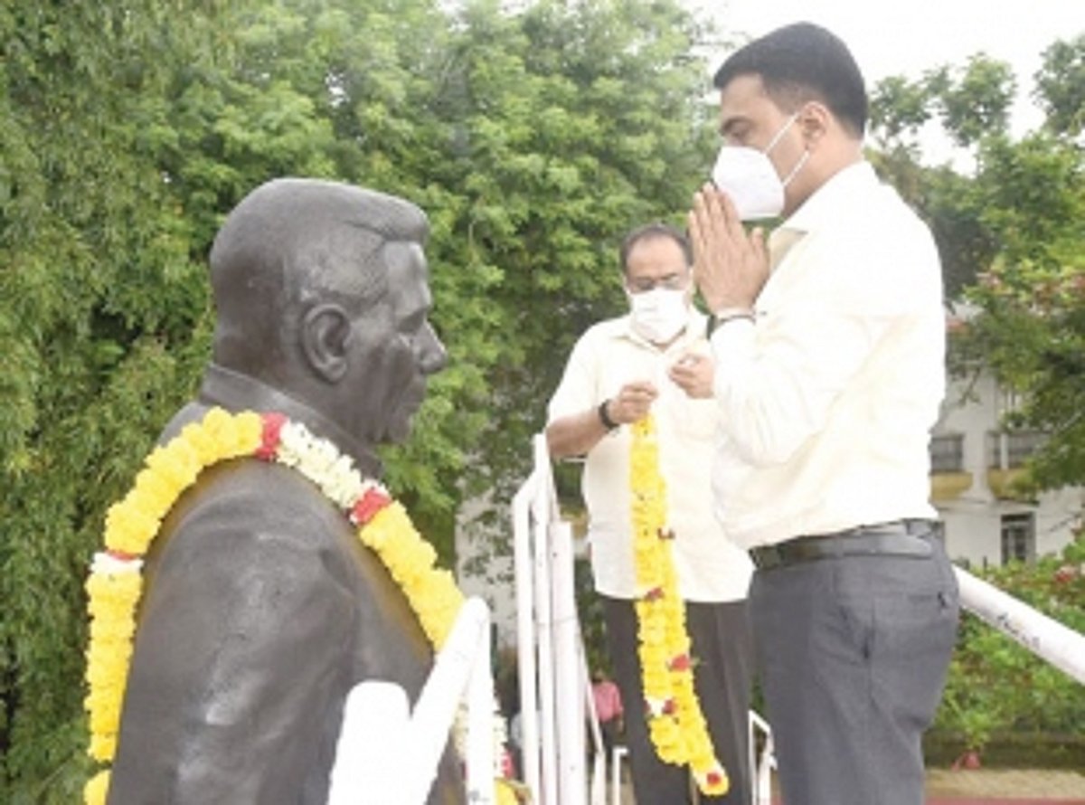 Rich tributes paid to State’s first CM