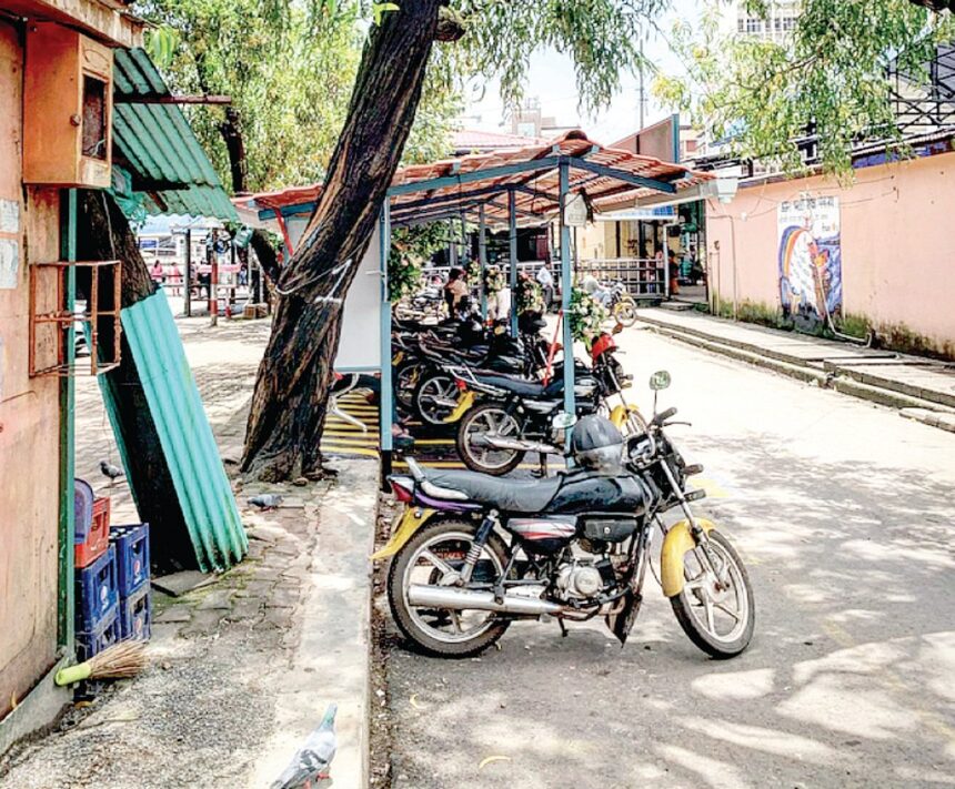 Riding into Goa’s Past and Present: The Tale of Bike Taxis 1 Riding into Goa’s Past and Present: The Tale of Bike Taxis