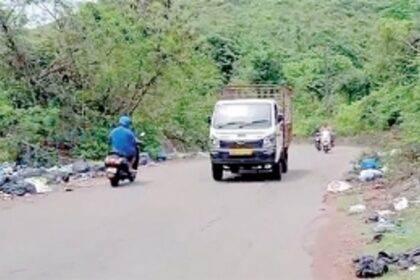 Rise in garbage dumping on the roadside  at Arambol sparks concerns