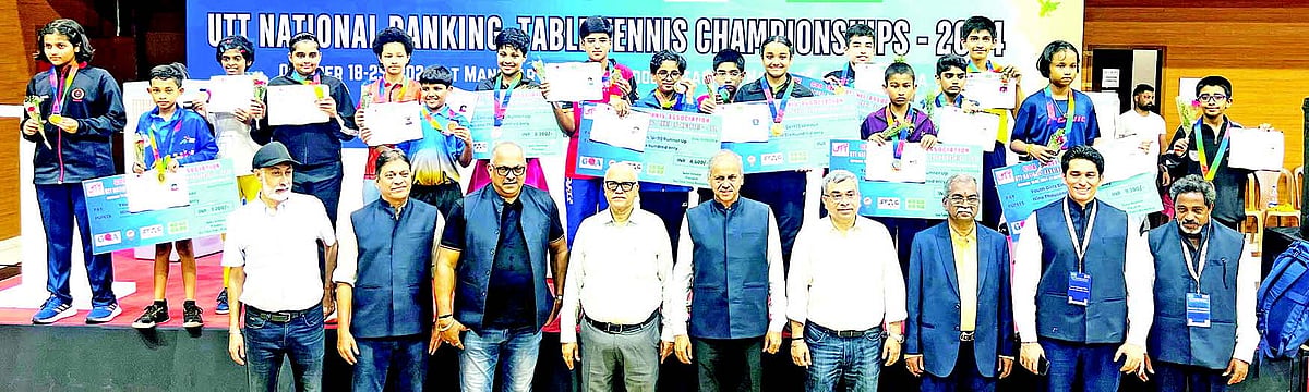 Ritvik, Divyanshi wear U-15 crowns