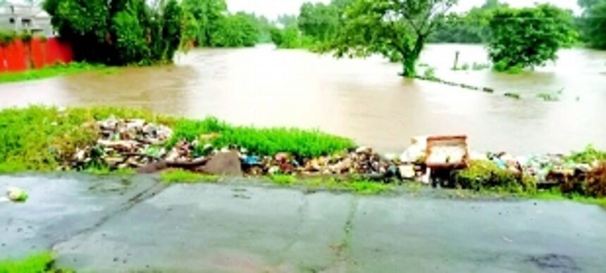 River Sal tributary in Mandopa overwhelmed with garbage