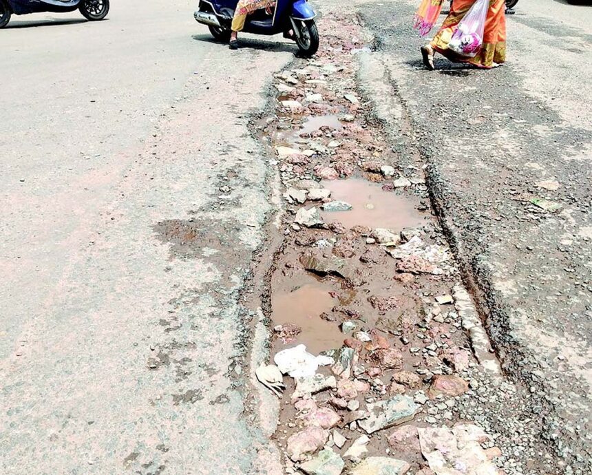 Road at Vasco bus-stand in pathetic state 1 Road at Vasco bus-stand in pathetic state