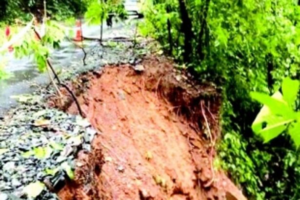 Road collapses at Chorla Ghat; poses threat to motorists