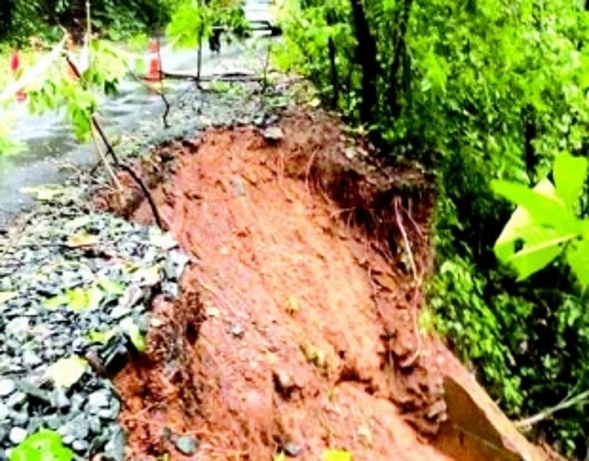 Road collapses at Chorla Ghat; poses threat to motorists