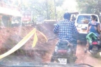 Road dug up for power sub-station work causing traffic congestion at Arambol