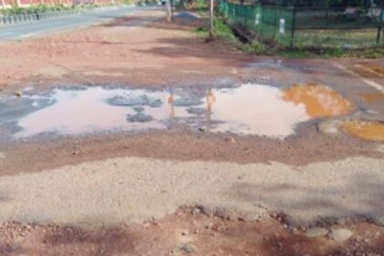 Road leading to Navy school  in Chicalim is a deathtrap