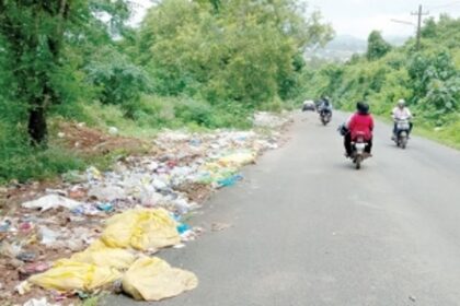 Road leading to Ponda  KTC bus stand stinks