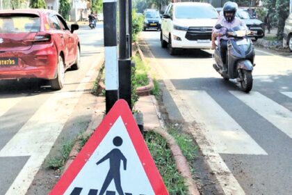 Road-signs need to be conspicuous and provide correct details